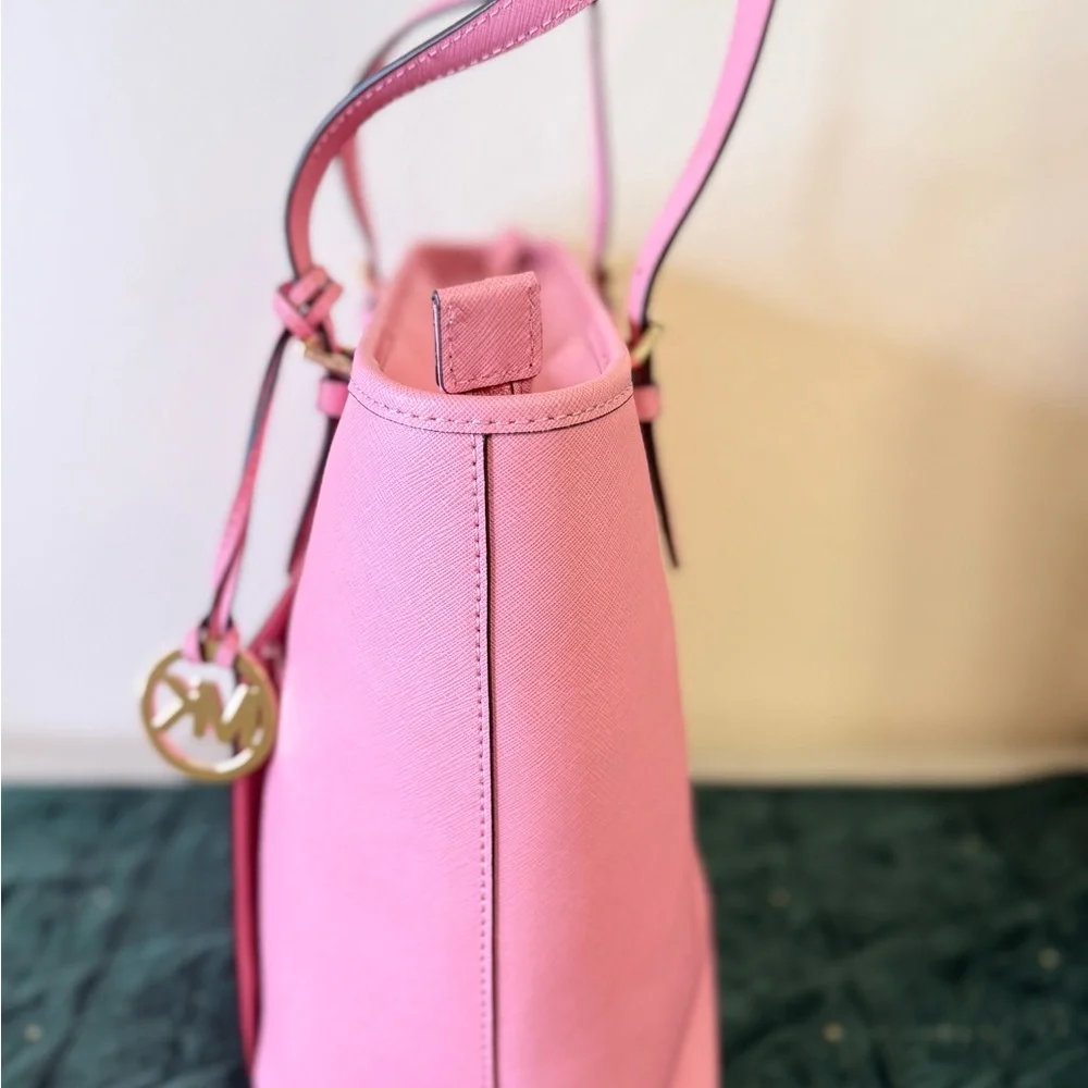 BARELY USED…… MICHAEL KORS JET SET PINK MEDIUM TOTE w/MATCHINGVWALLET - Picture 4 of 12